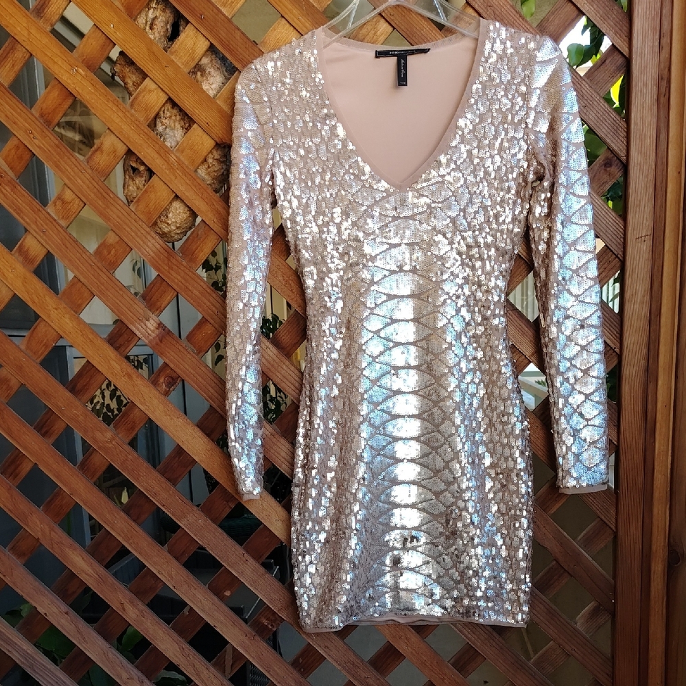 BCBG Sabryna Rose Gold Matte Sequin V-Neck Body Con Dress Size XXS